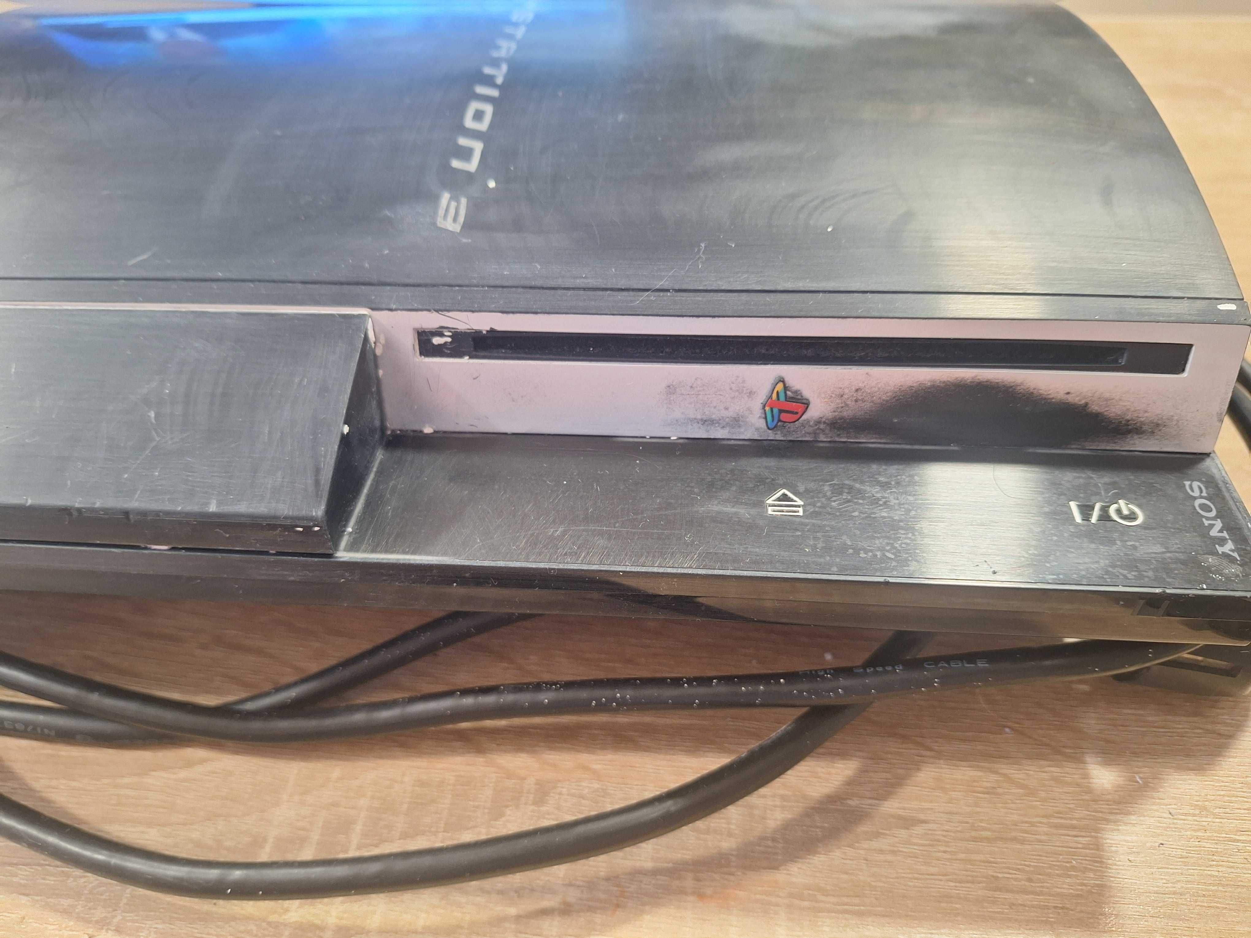 PS3 конзола, два контролера и три игри
