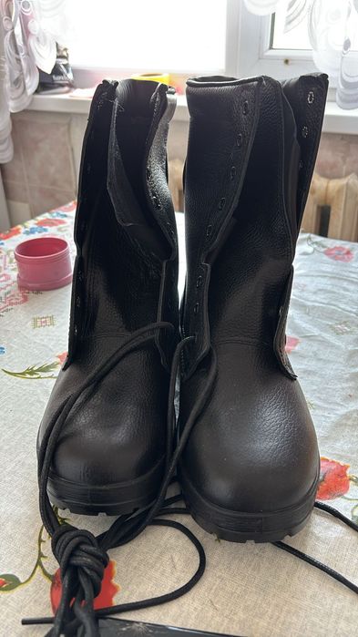 Продаю берцы 43 размер