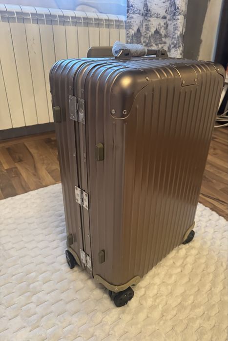 RIMOWA Куфар 69x44x27,5см  цвят:титаниум