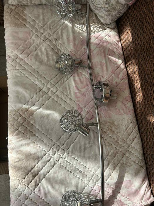 Продавам осветителни тела