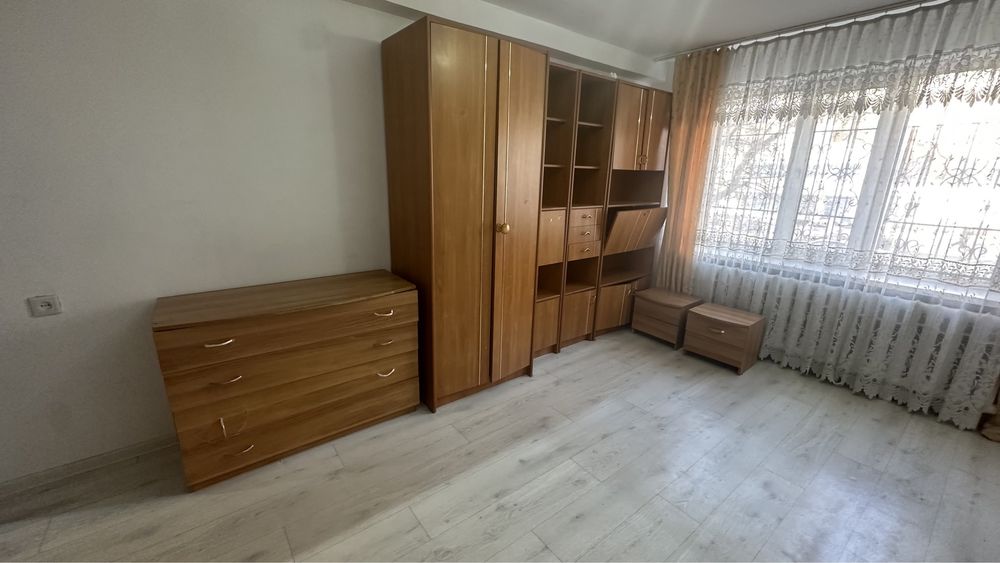 Гарнитур, шкаф, горка + диван бесплатно