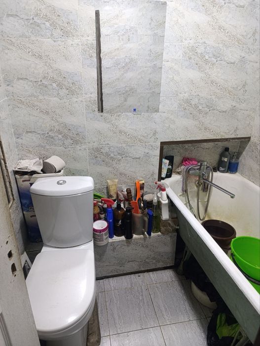 Юнусабад, ТЦ САМПИ 1-ком. Кирпич балкон 2×3, 40м2