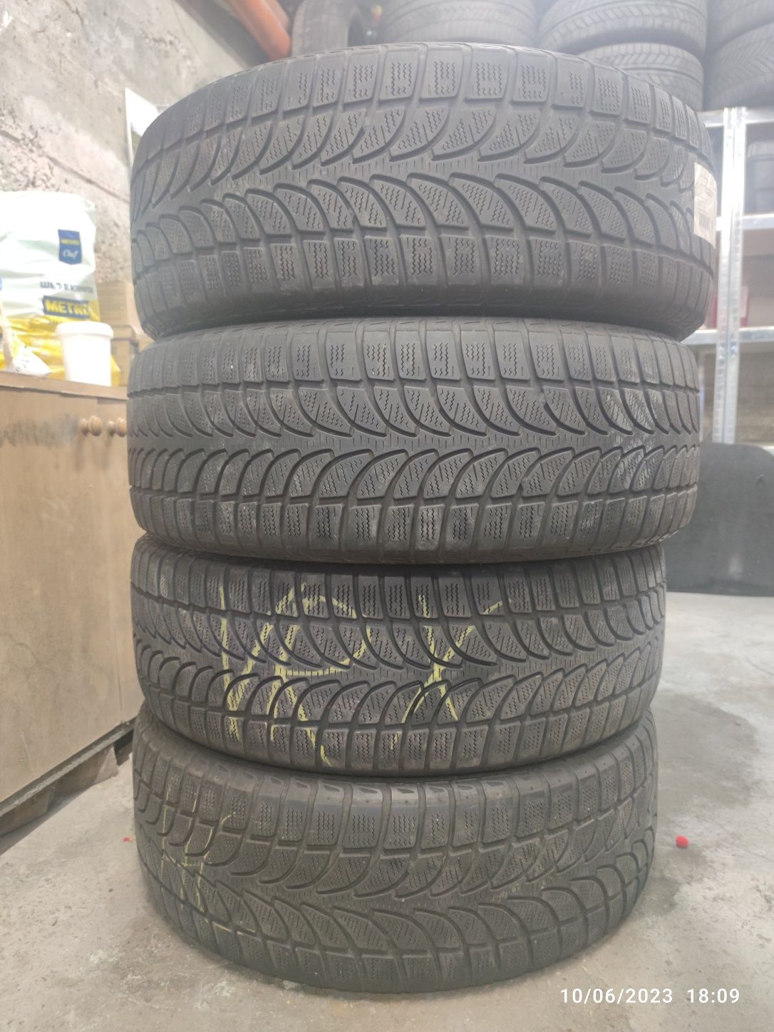 Bridgestone Blizzak  235 60 18