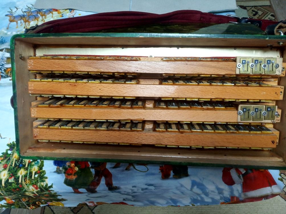 Продавам акордеон Велтмайстер Гигантили3 96баса4гласа 450лв.