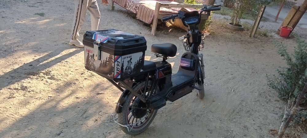 Электронный скутер сотилади