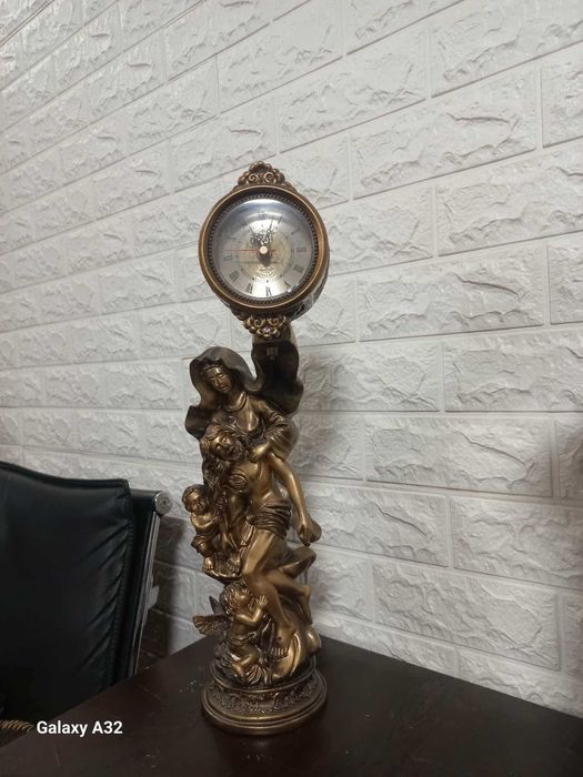 Продавам декоративни статуи, вази и фигури – без забележки