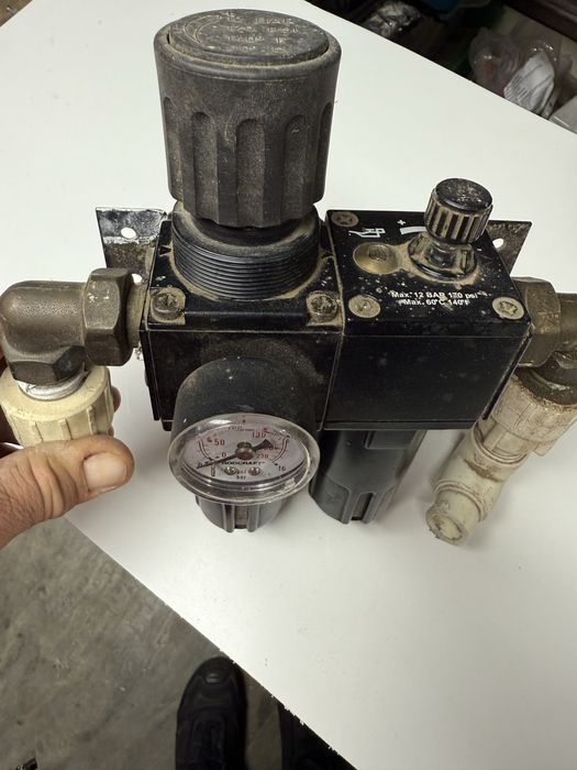 Filtru , regulator, lubrificator