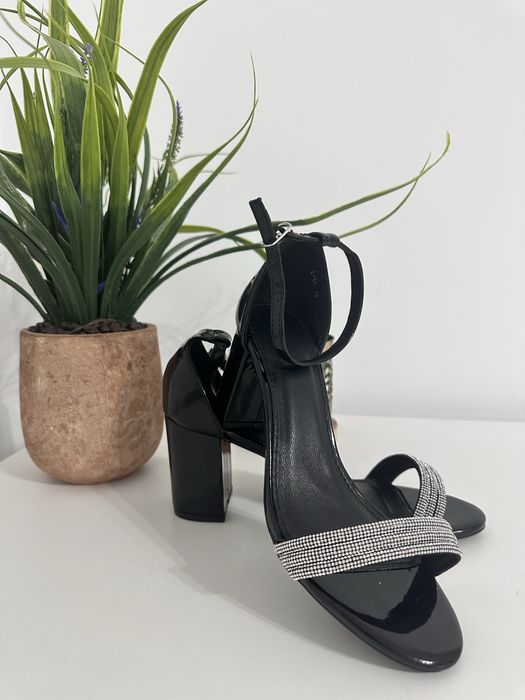 Pantofi cu toc eleganti si comozi