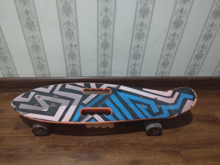 Скейтборд в отличном состоянии