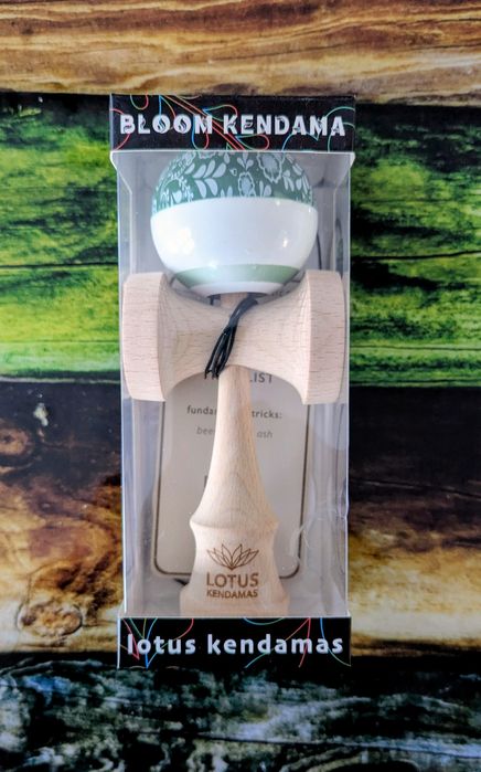 Kendama Lotus Bloom Shape - base hole balance & sticky clear paint
