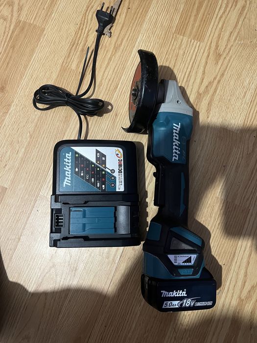 Vand flex makita DGA 517