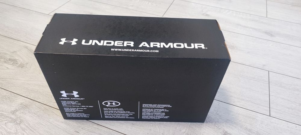 Vând adidași Under Armour