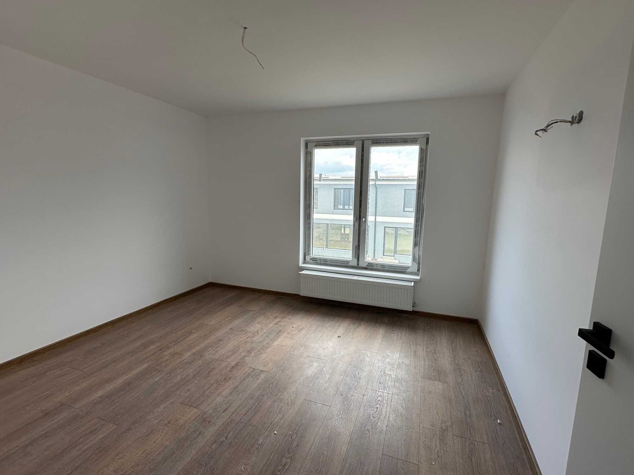 Vand casa tip duplex 4 camere - 2 bai - 105 mp - Rasinari