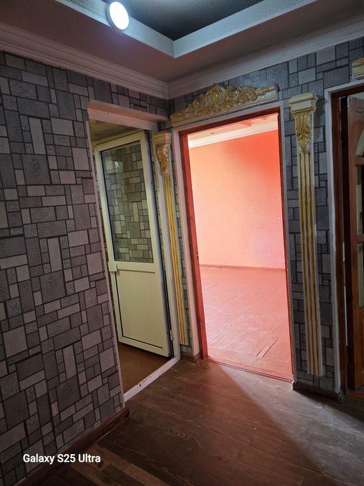 Асака банк аптекани тепаси 2 хона 70 квадират шароитлари яхши исик