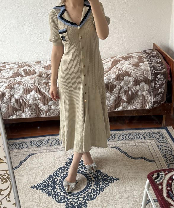 1 бежевое платье =5000 ,2 костюм платье=8000,платье =20.000