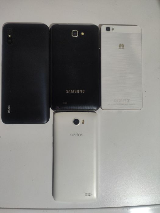 Lot telefoanele perfect funcționale