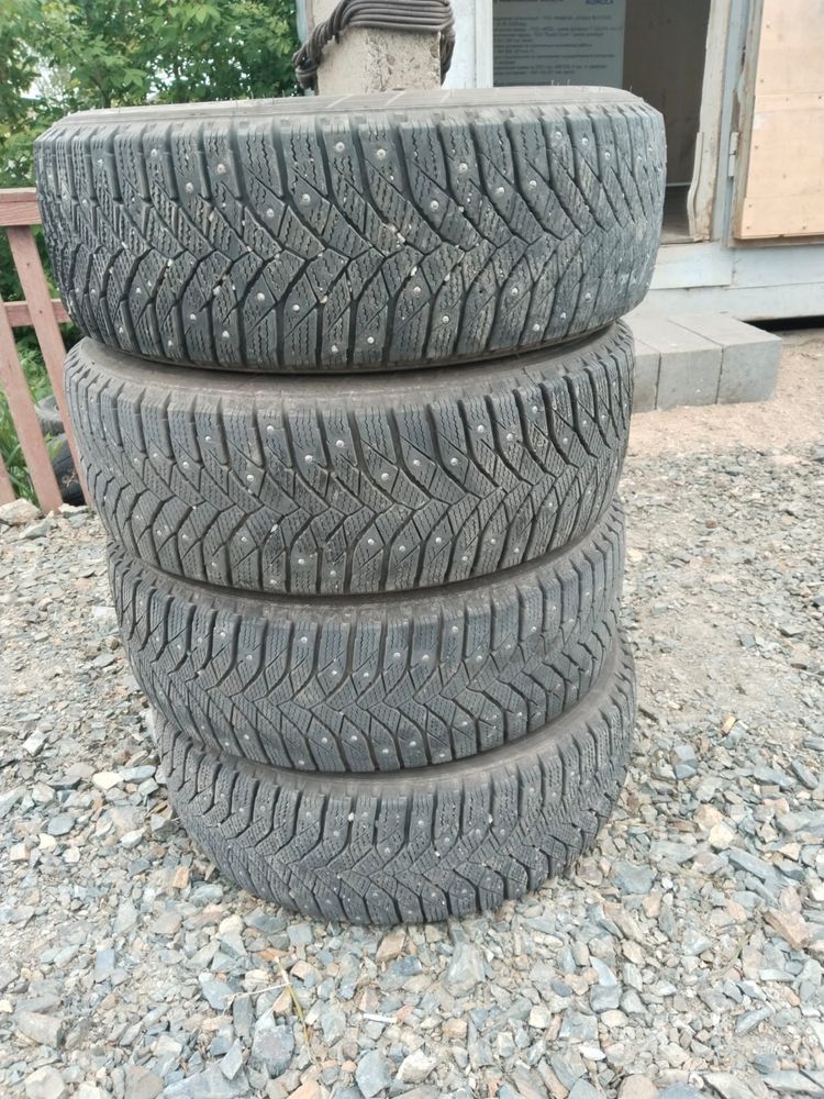 Продам зимние шины(шипы)