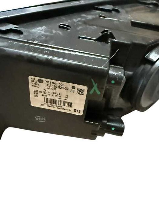 Far Dreapta Volkswagen Touareg 7P Cod 7P1941006