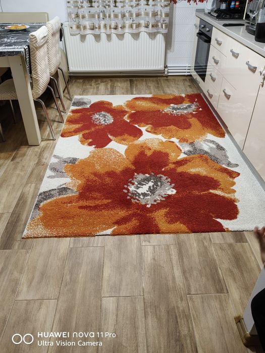 Covor in stare foarte bună 2,3 x 1,6 m