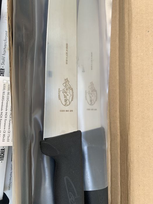 Vand masate,cutite,sorturi pentru macelarie.