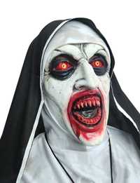 Латексова маска, монахиня