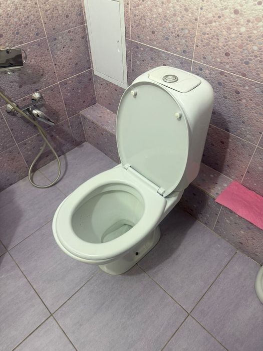 Зеркало , унитаз, раковина , ванна