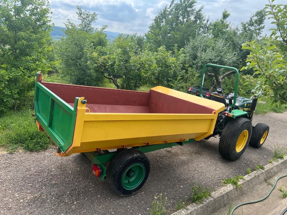 Remorca tractor basculabila