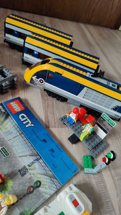 LEGO City 60197 - Tren Pasageri
