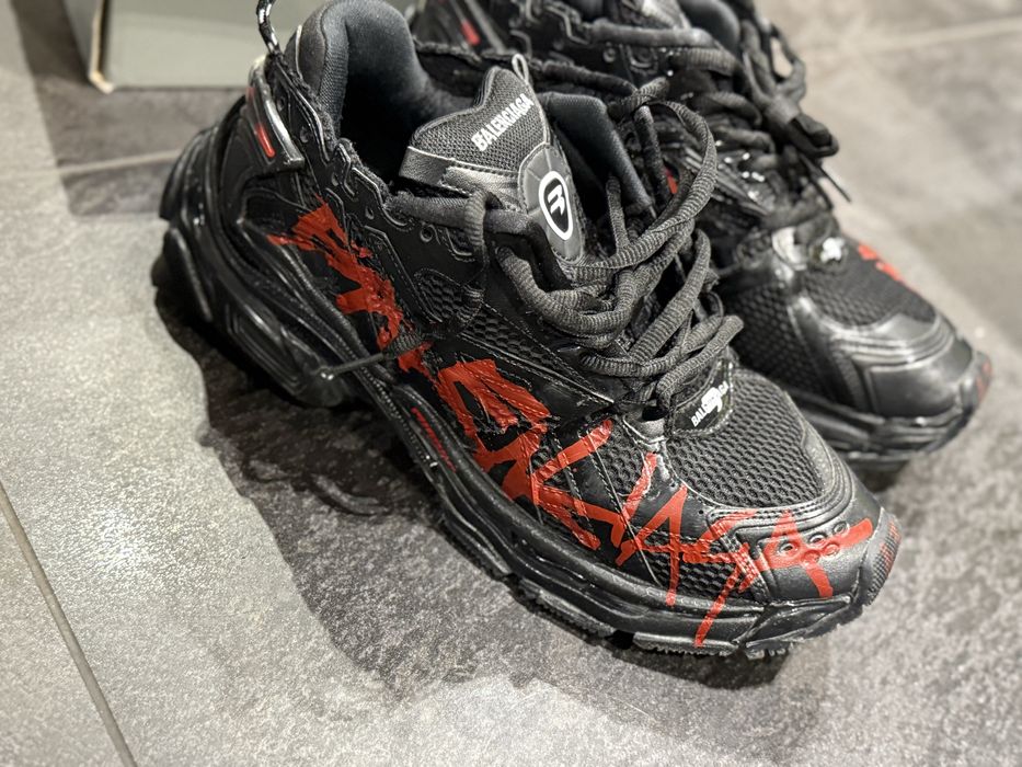 Balenciaga runner black
