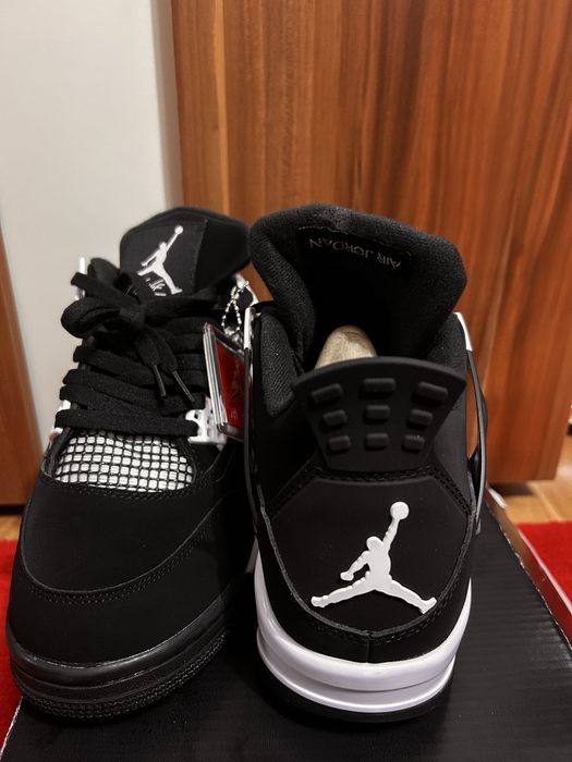 Jordan 4 white thunder