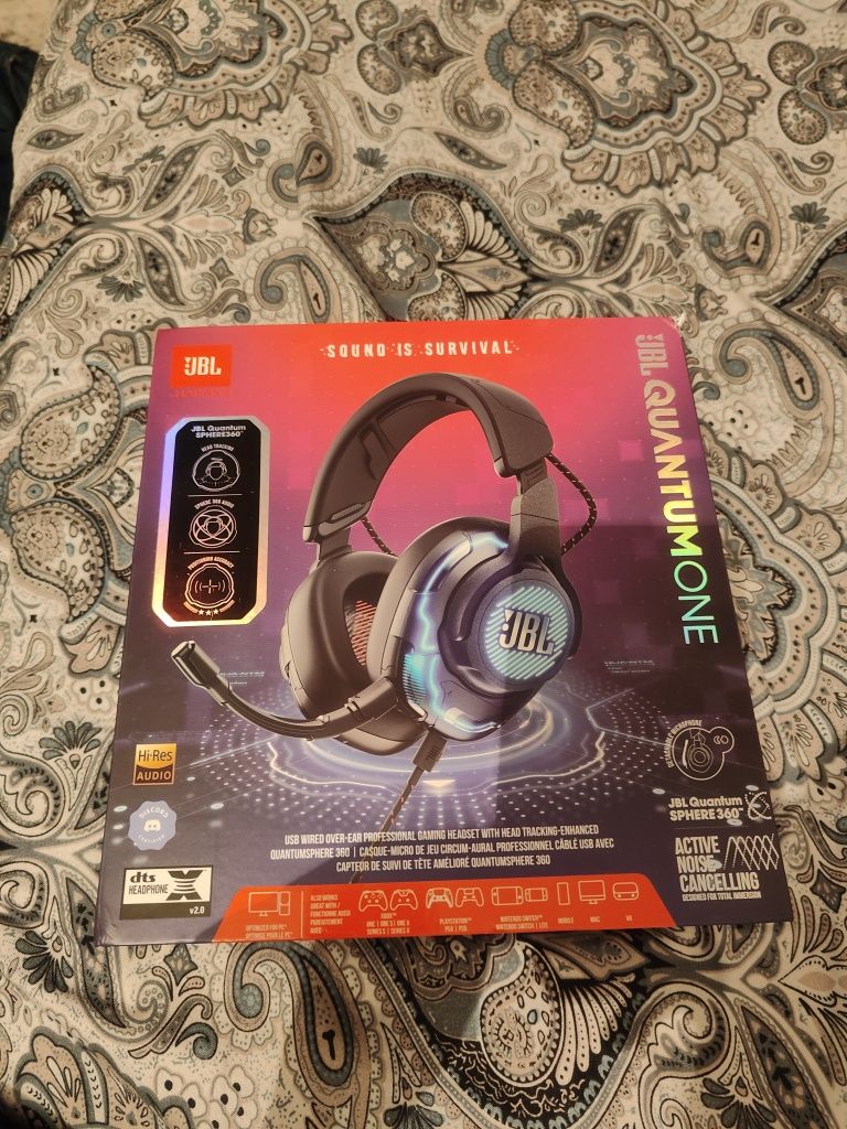 JBL QUANTUM ONE запечатанный