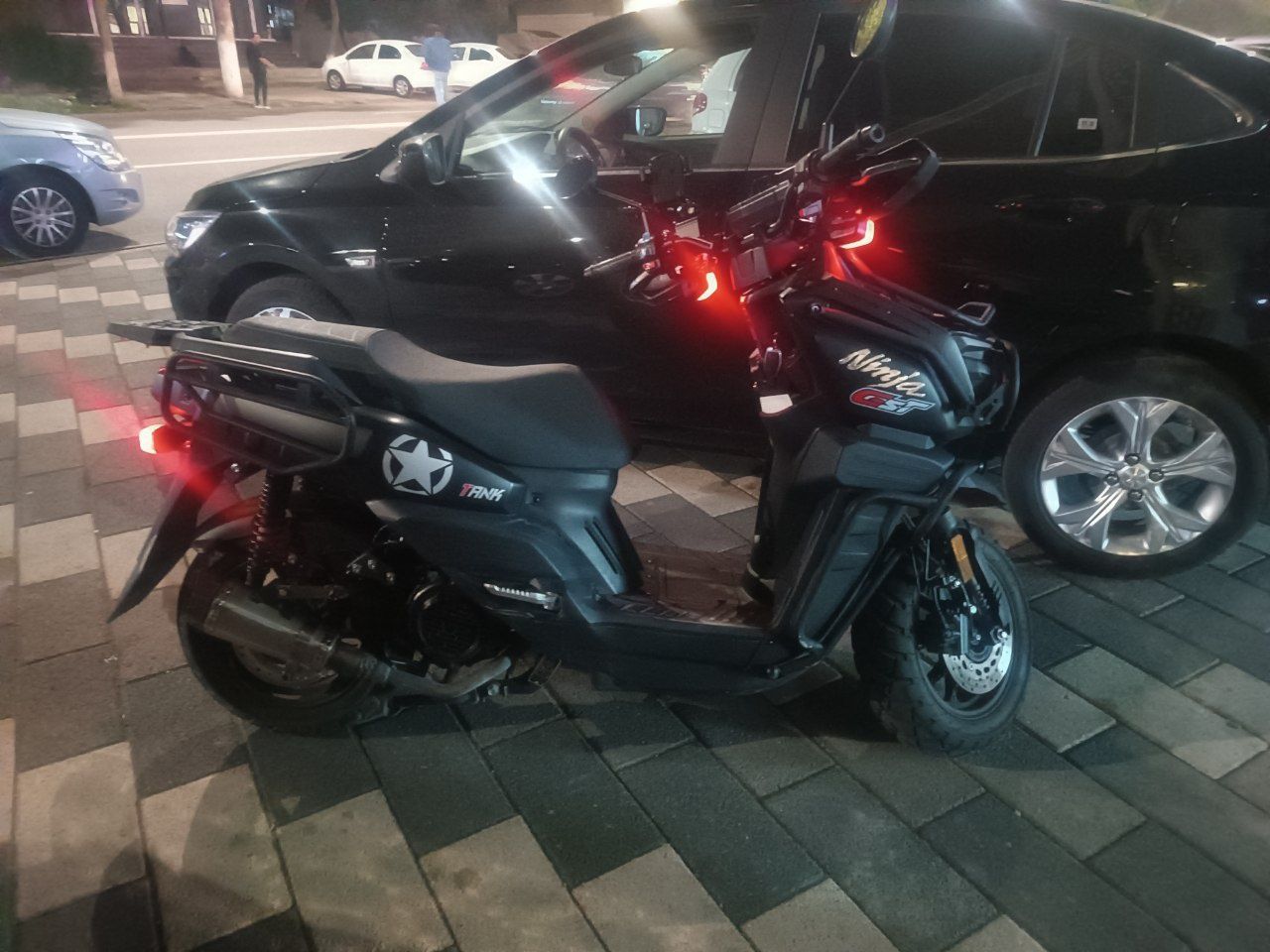 Srochno sotiladi skuter GST Tank 150 cc