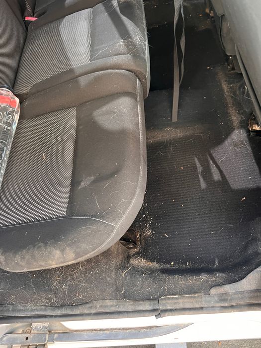 Curăț interioare auto