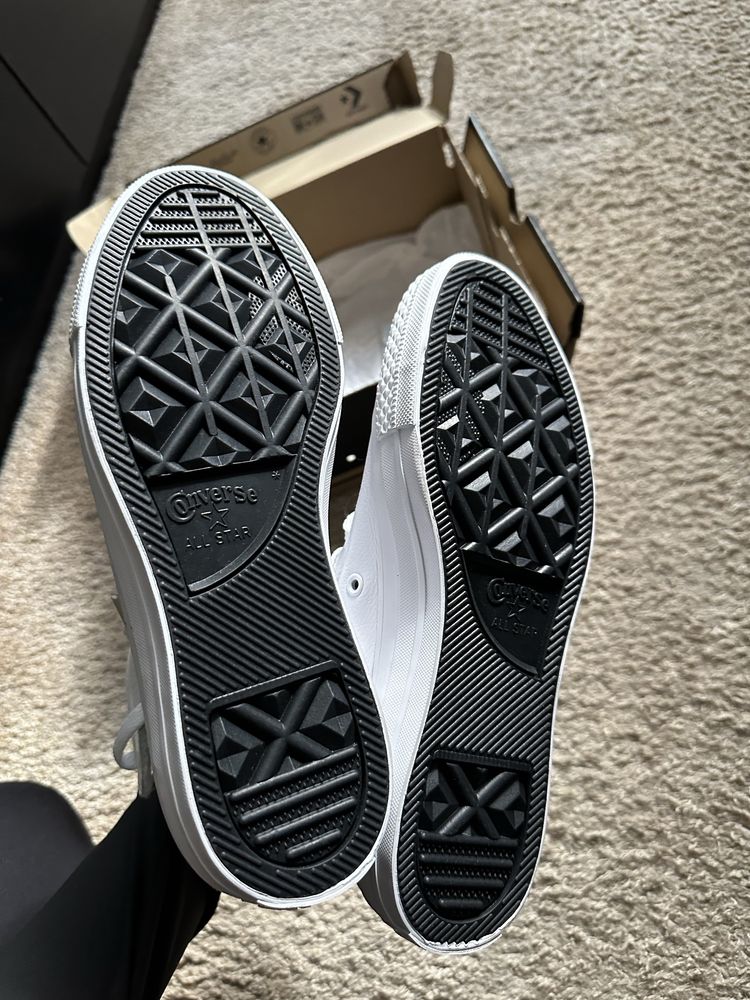 converse чисто нови кецове