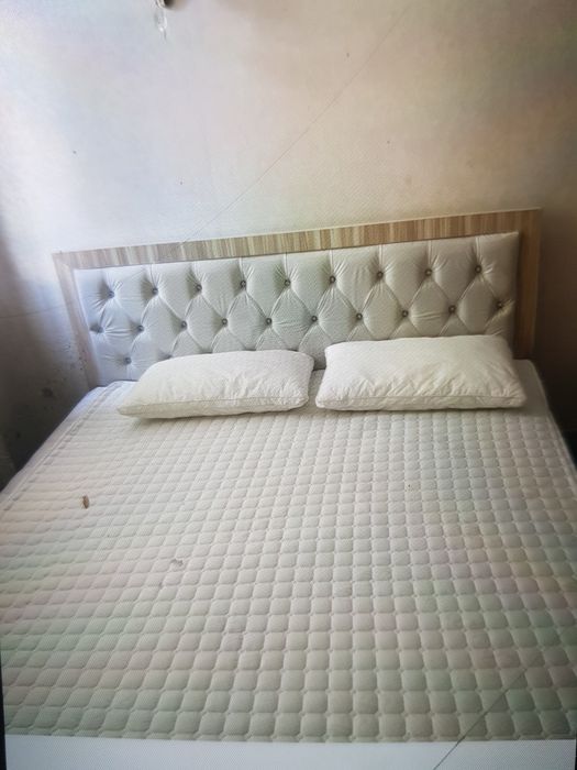 Ikki kishilik spalniy divani yaxshi saqlangan bemalol ishlatish mumkin