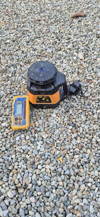 Vand nivela laser rotativa GeoFennel FL 245HV