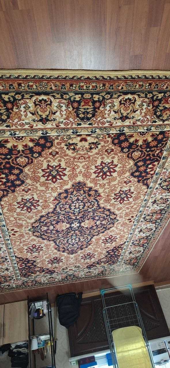 Палас 200*300, толстый, в отличном состоянии