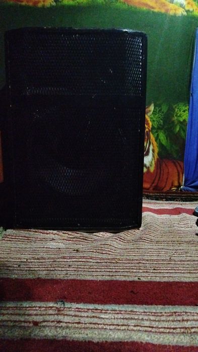 Vând boxe cu mixer ancorborat cu statie de 3500 w