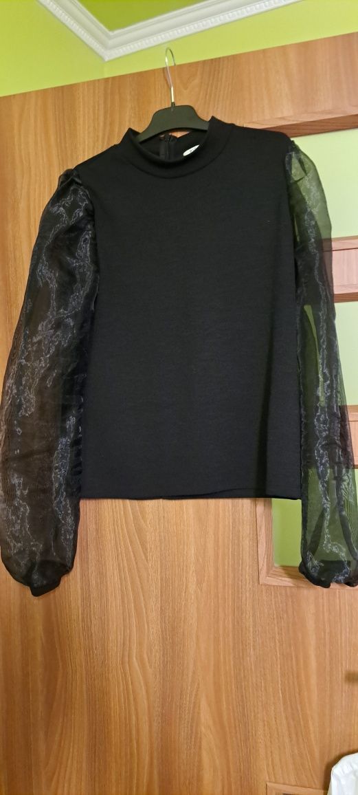 Bluza neagra cu mâneci bufante