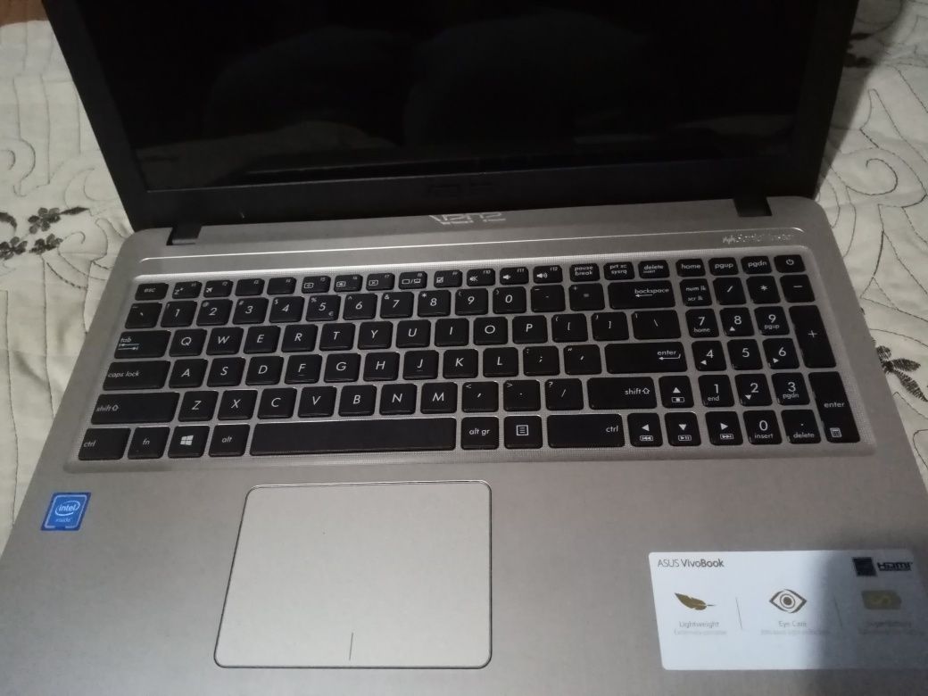 Vand Laptop ASUS X540MA și geantă Trust