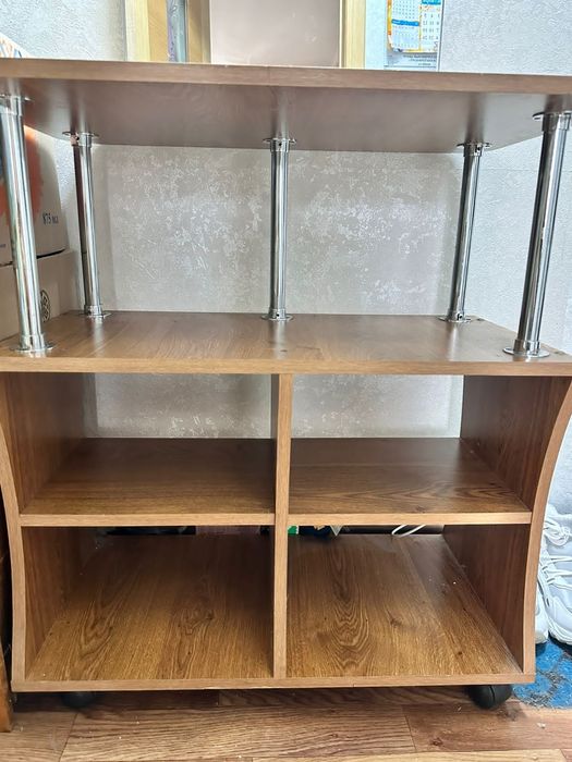 Продам тумбу под телевизор.