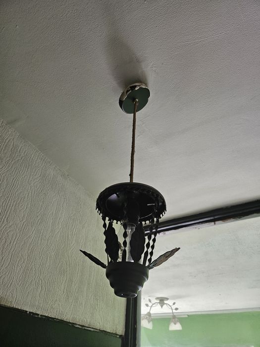 Закачалка, огледало и лампиони от ковано желязо