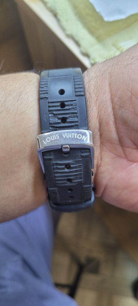 Продается часы LOUIS VUITTON автоподзавод,без коробки и документов.
