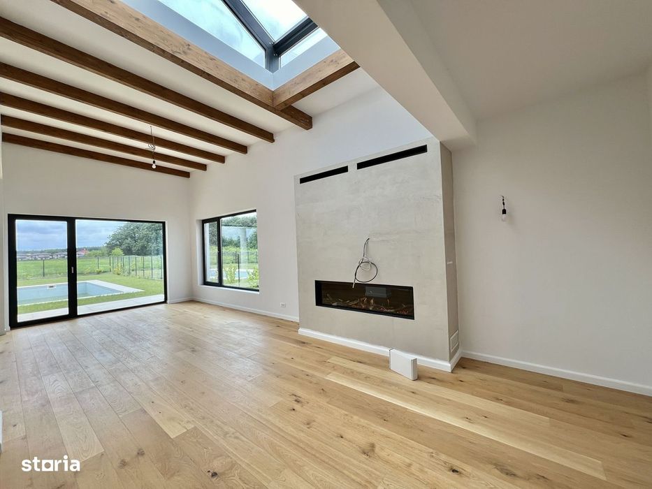 Casă superbă cu piscină și priveliști de vis, lângă pădure