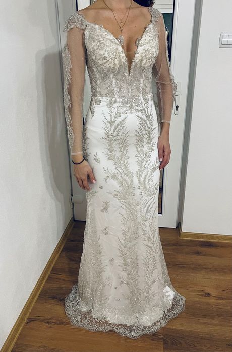 Vând rochie mireasă stil sirenă nouă