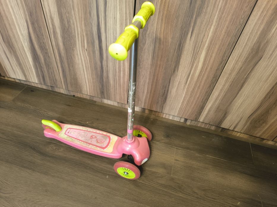 Trotineta roz copii