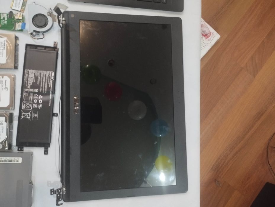 Dezmembrez Laptop Asus x553m îl dezmembrez