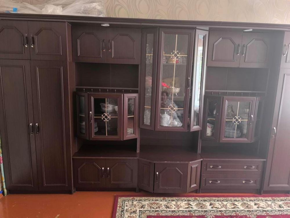 Продам стенку  в идеальном состояние