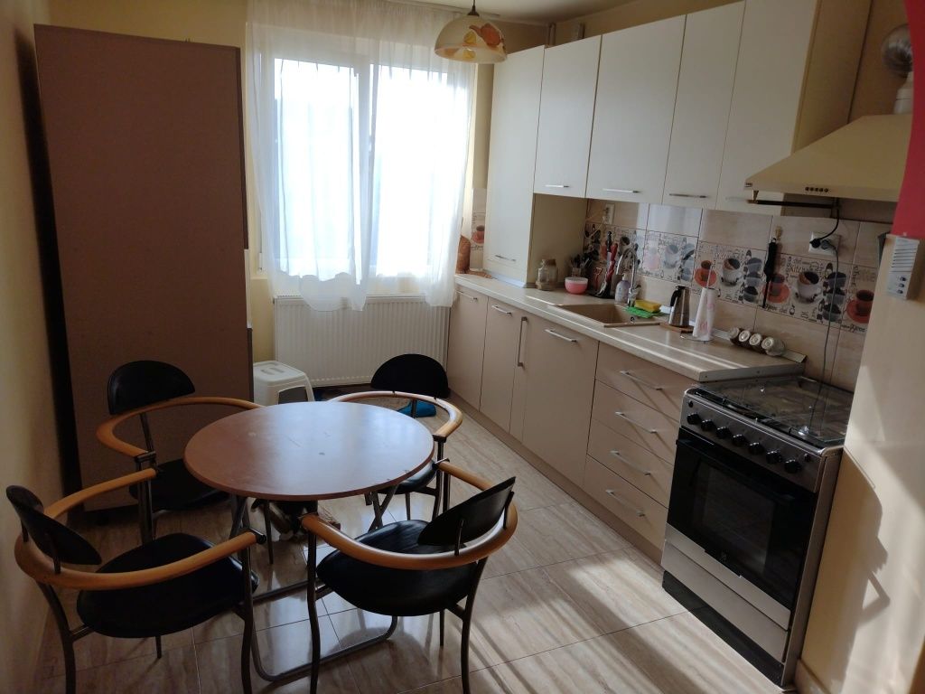 Inchiriez apartament