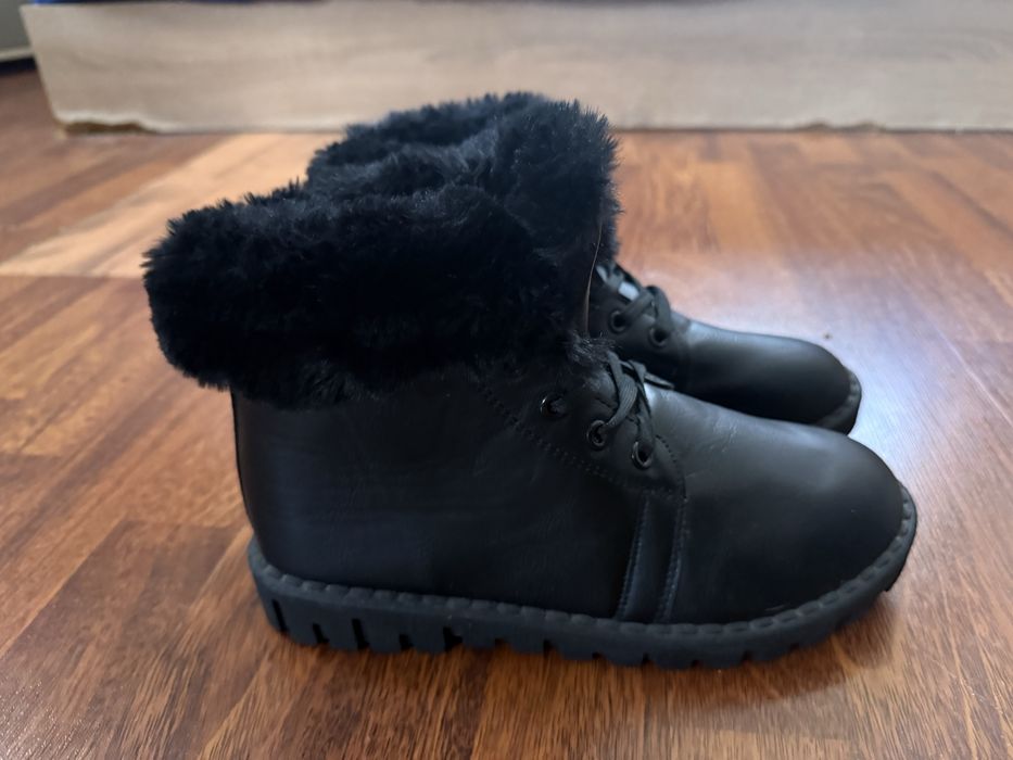 Дамски обувки номер 40 и 38